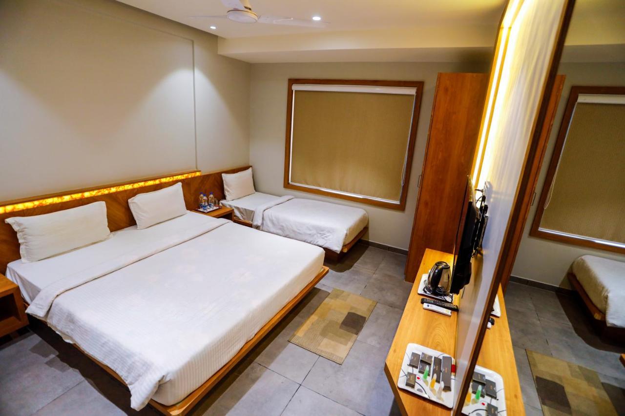 Hotel Om Somnāth Buitenkant foto