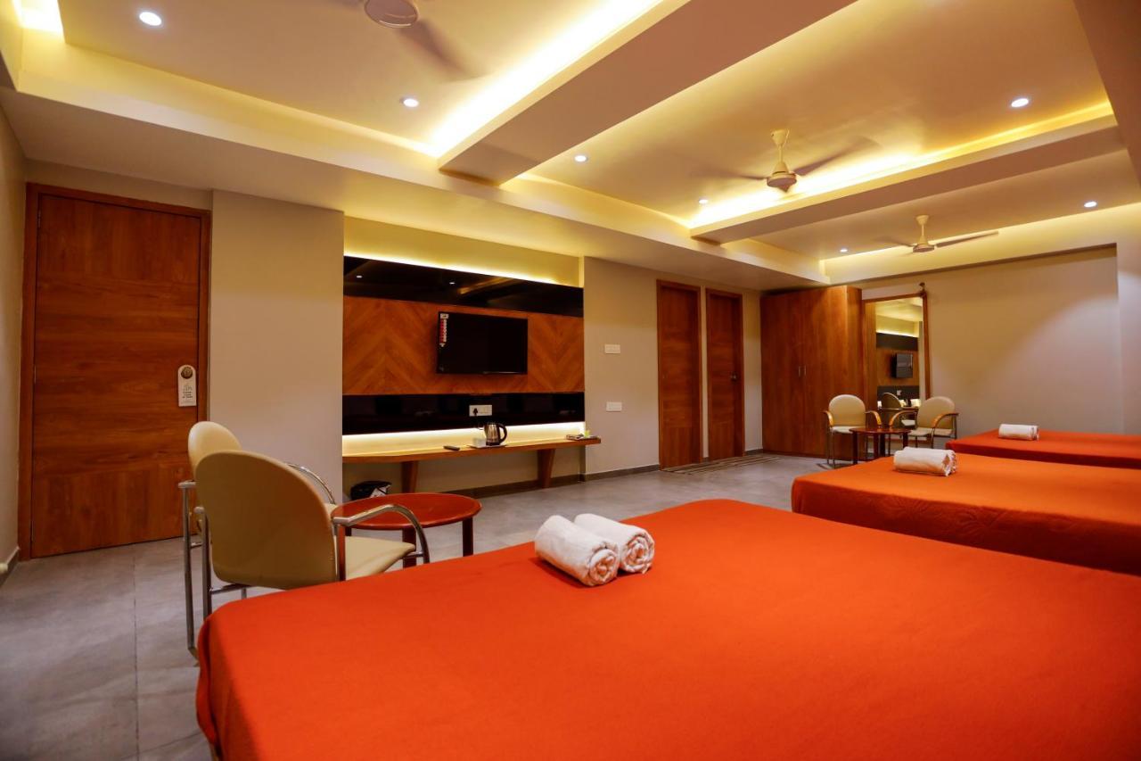 Hotel Om Somnāth Buitenkant foto