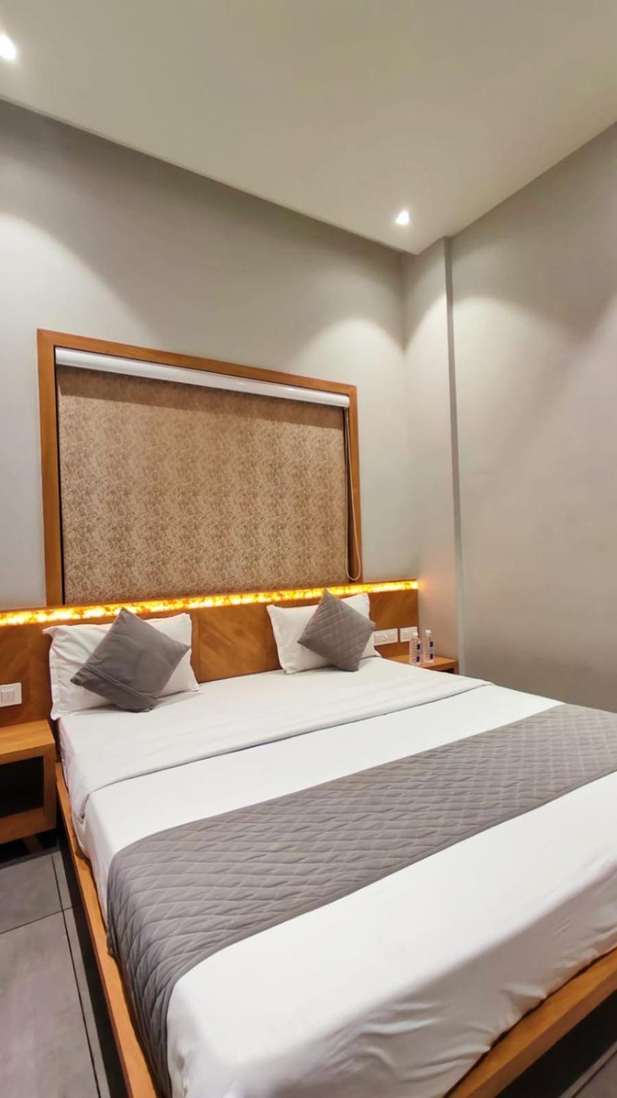 Hotel Om Somnāth Buitenkant foto