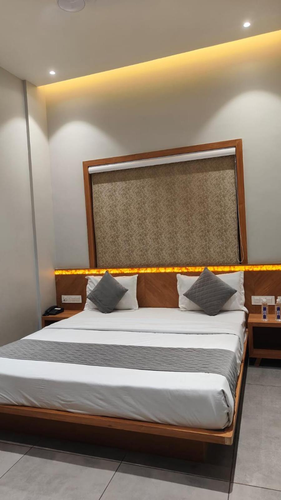 Hotel Om Somnāth Buitenkant foto